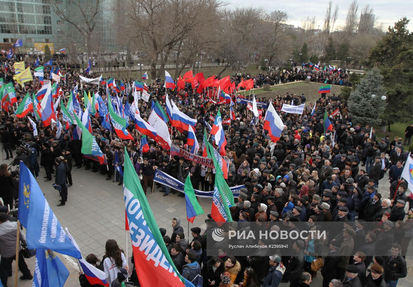 Митинги в поддержку соотечественников на Украине
в российских городах