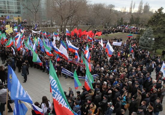 Митинги в поддержку соотечественников на Украине
в российских городах