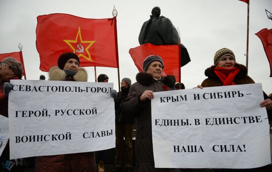 Пикет в поддержку жителей Крыма в Новосибирске