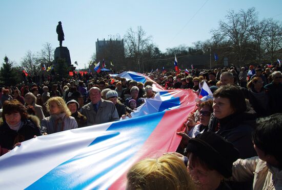 Акция "Флаг России в каждый дом" в Севастополе