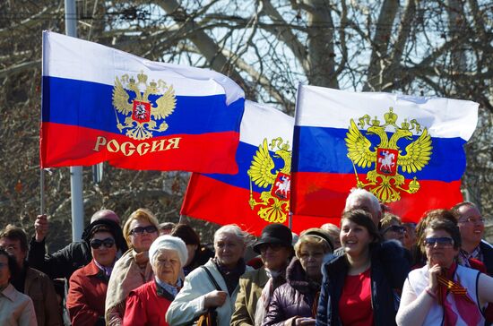 Акция "Флаг России в каждый дом" в Севастополе