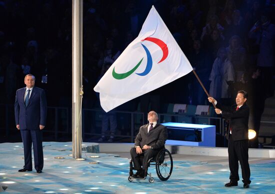 Церемония закрытия XI зимних Паралимпийских игр