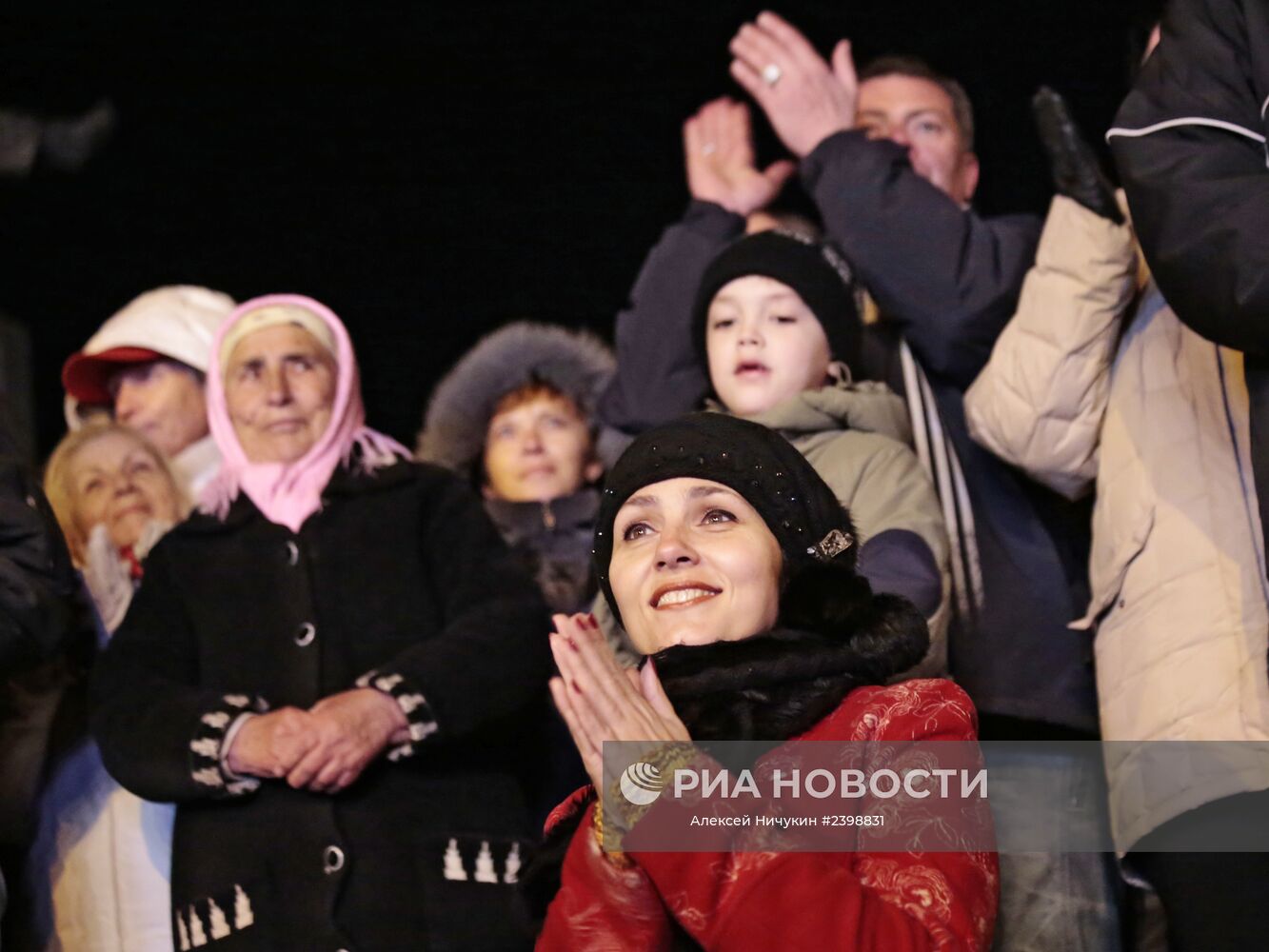 В центре Симферополя проходит праздничный концерт в честь референдума