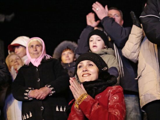 В центре Симферополя проходит праздничный концерт в честь референдума