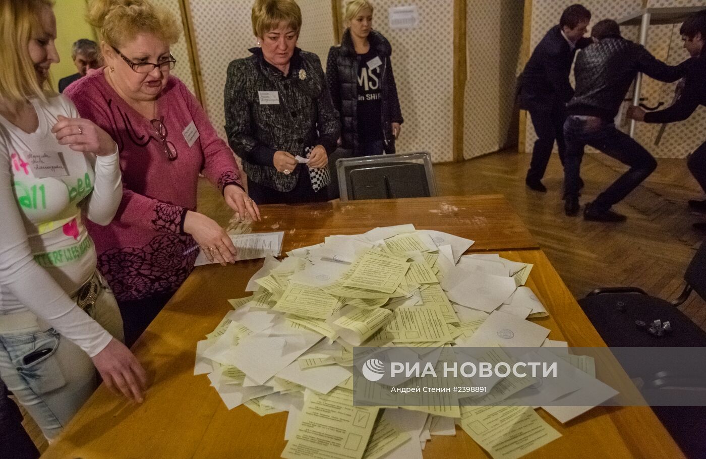 Подсчет голосов по итогам референдума о статусе Крыма