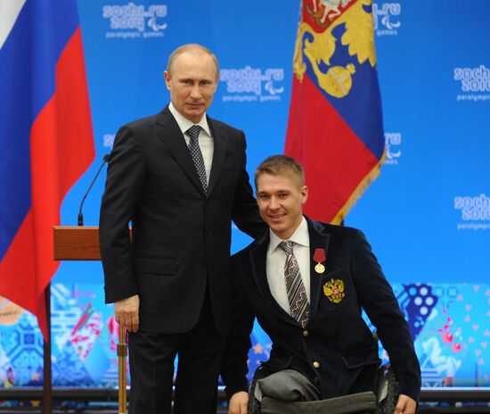 В.Путин вручил государственные награды чемпионам и призерам XI зимних Паралимпийских игр