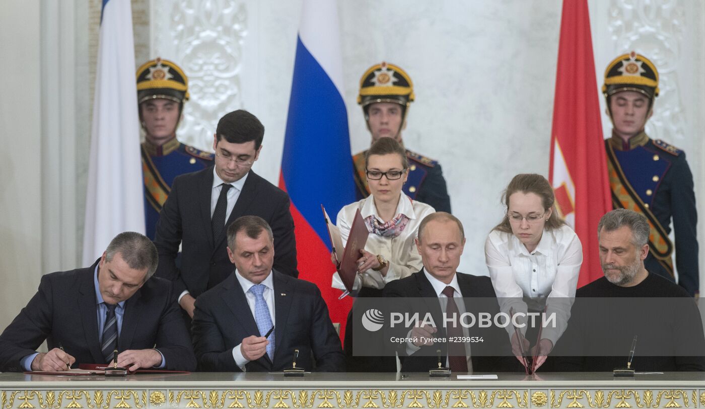 Подписание Договора между РФ и Республикой Крым о принятии в РФ Республики Крым и образовании в составе РФ новых субъектов.