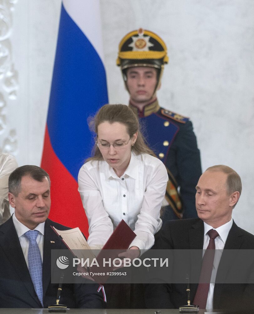 Подписание Договора между РФ и Республикой Крым о принятии в РФ Республики Крым и образовании в составе РФ новых субъектов.
