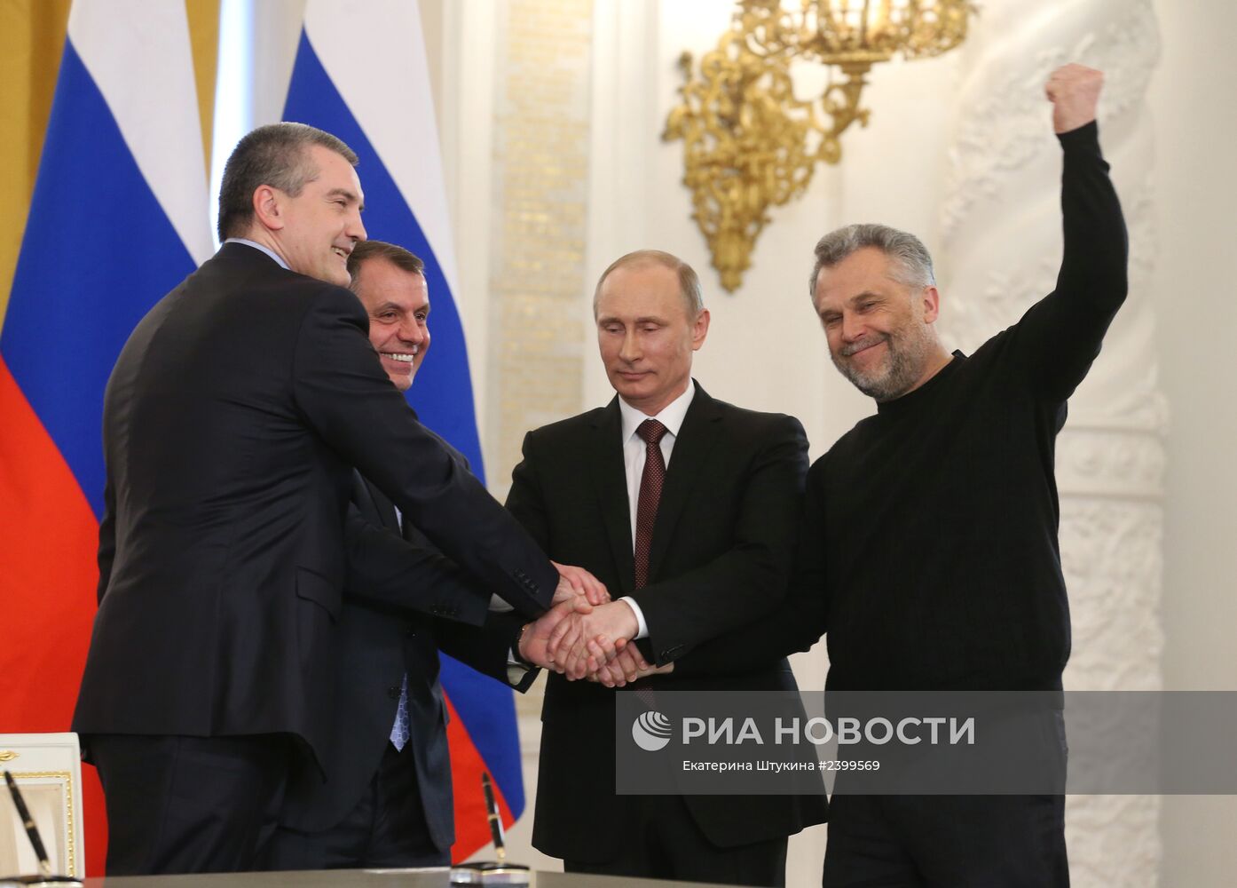 Подписание Договора между РФ и Республикой Крым о принятии в РФ Республики Крым и образовании в составе РФ новых субъектов.