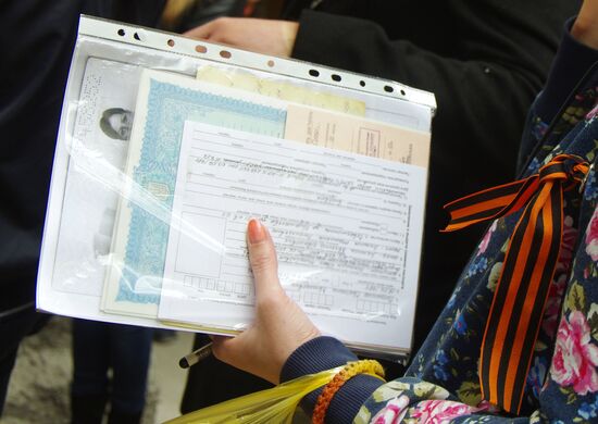 В Севастополе начали принимать документы на выдачу российских паспортов