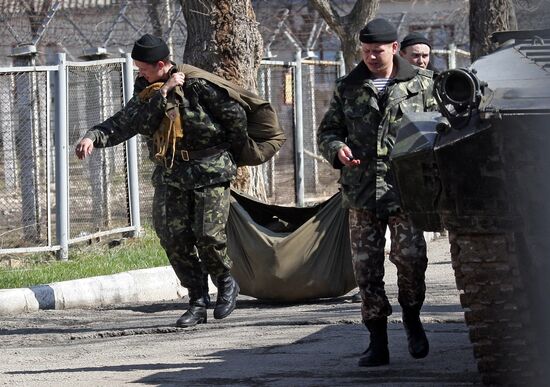 Военные бригады береговой обороны ВМС Украины покинули воинскую часть в селе Перевальное