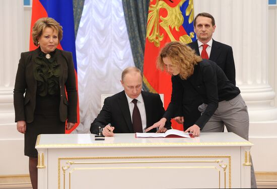 В.Путин подписал Указ об образовании Крымского Федерального округа РФ