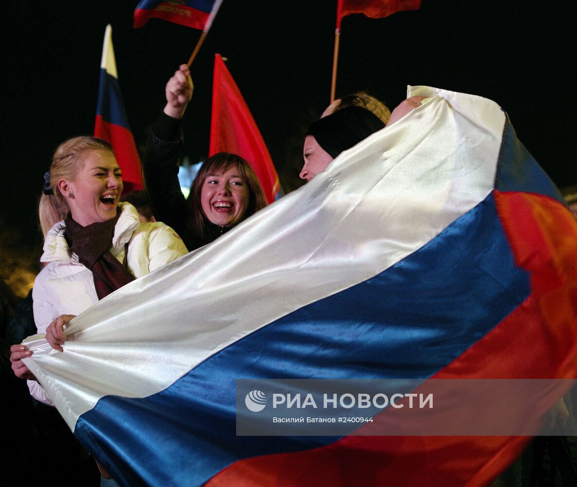 Праздничный салют в Москве, Симферополе и Севастополе в честь присоединения Крыма