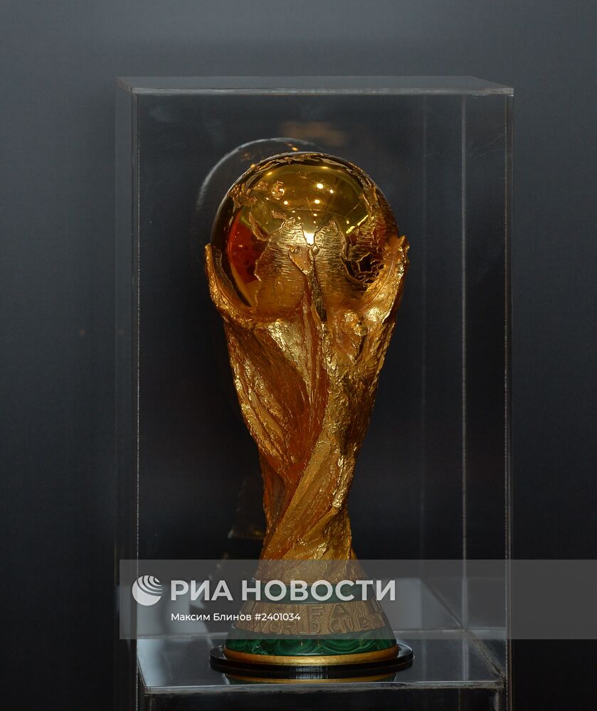 Прибытие Кубка Чемпионата мира по футболу FIFA в Москву