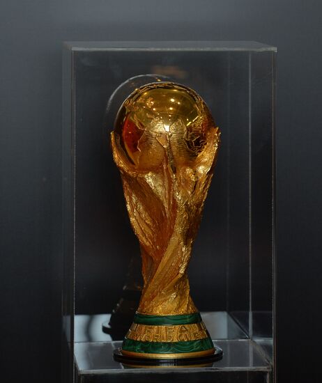Прибытие Кубка Чемпионата мира по футболу FIFA в Москву
