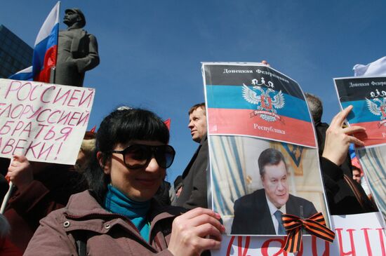 Митинг в поддержку В.Януковича в Донецке