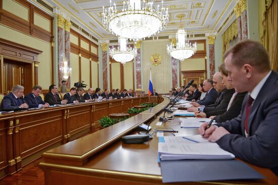 Д.Медведев провел совещание по поддержке Республики Крым и Севастополя