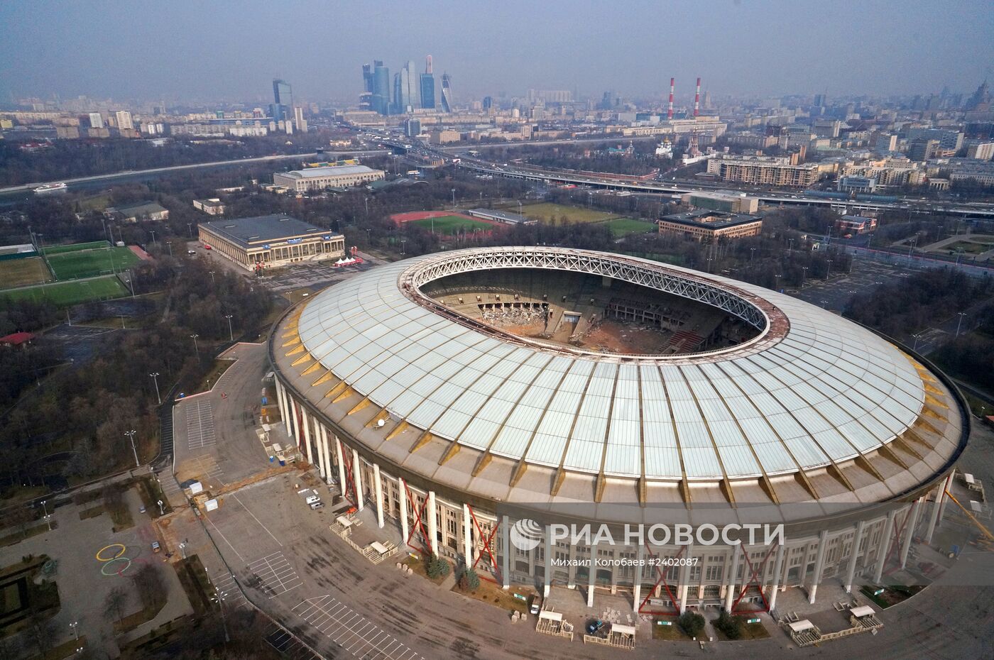 С.Собянин посетил стадион "Лужники", находящийся на реконструкции