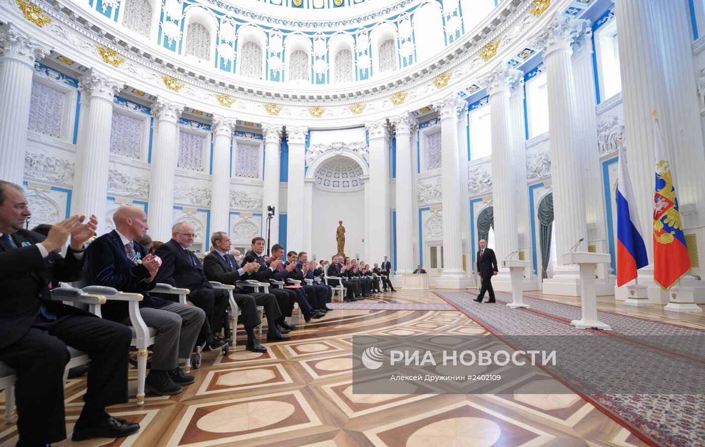 В.Путин вручил государственные награды в Кремле