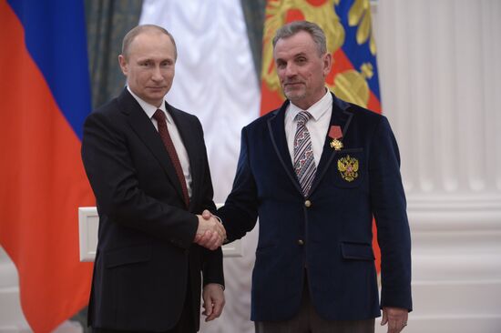 В.Путин вручил государственные награды в Кремле