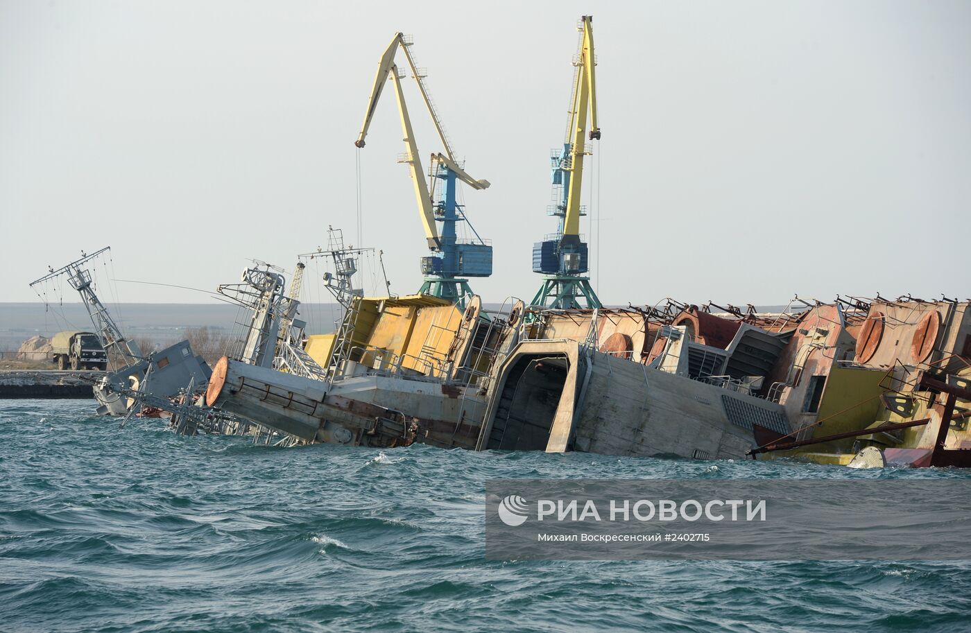 Затопленные корабли на озере Донузлав в Крыму