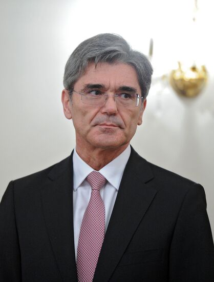 В.Путин провел рабочую встречу с Д.Кэзером