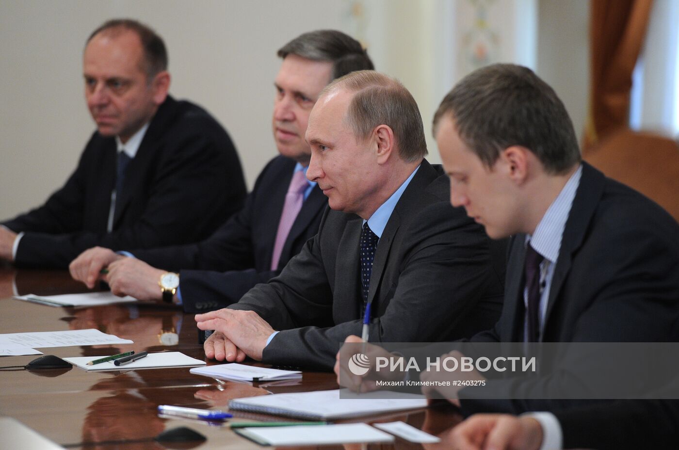 В.Путин провел рабочую встречу с Д.Кэзером