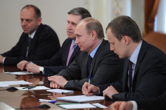 В.Путин провел рабочую встречу с Д.Кэзером