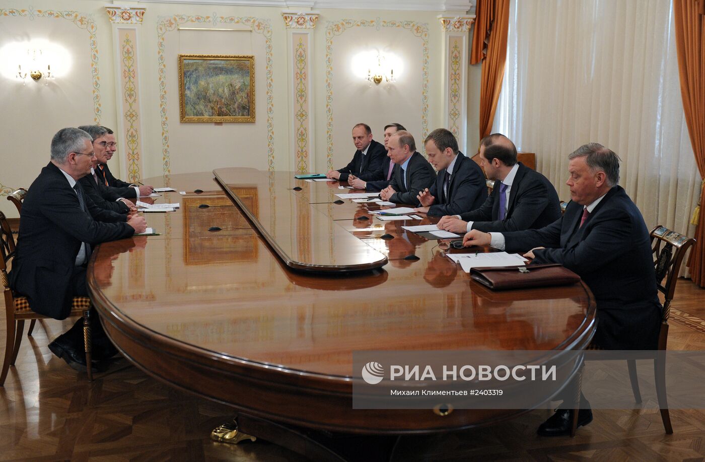 В.Путин провел рабочую встречу с Д.Кэзером