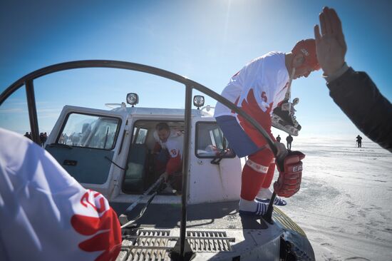 Выставочный матч Ночной Хоккейной Лиги на льду озера Байкал