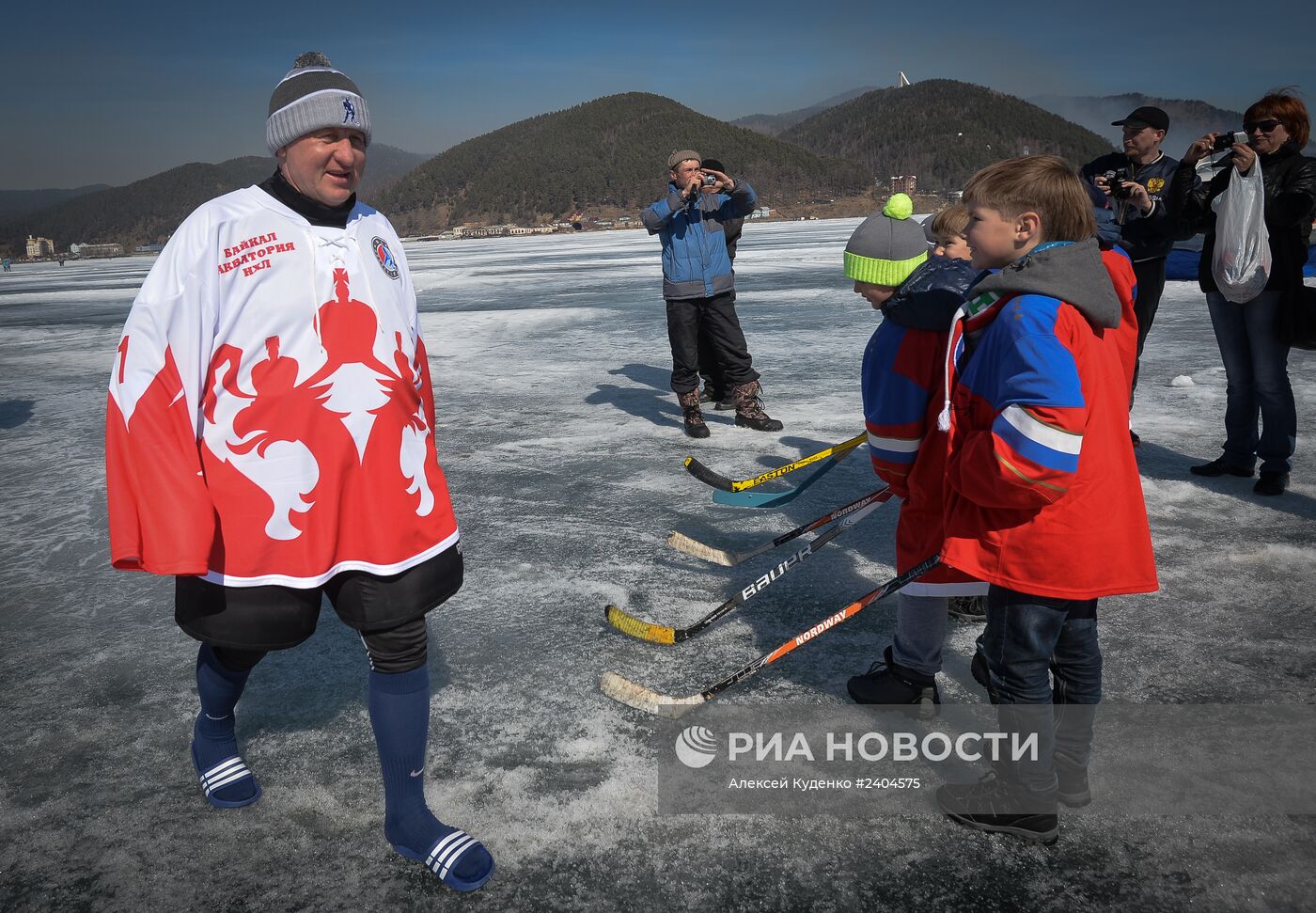 Выставочный матч Ночной Хоккейной Лиги на льду озера Байкал