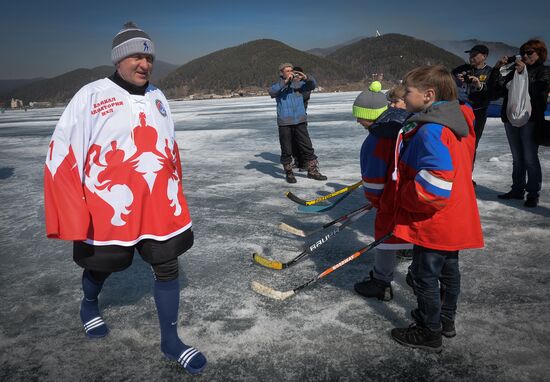 Выставочный матч Ночной Хоккейной Лиги на льду озера Байкал
