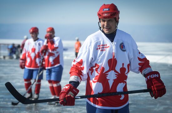 Выставочный матч Ночной Хоккейной Лиги на льду озера Байкал