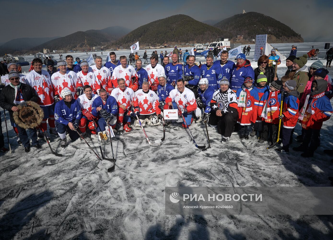 Выставочный матч Ночной Хоккейной Лиги на льду озера Байкал