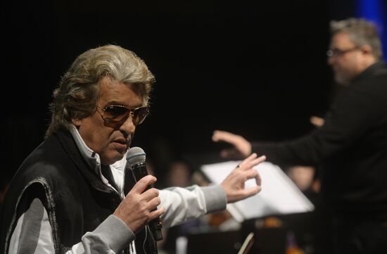 Репетиция юбилейного концерта Тото Кутуньо