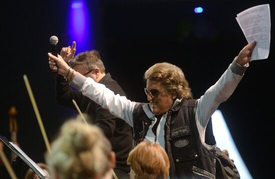 Репетиция юбилейного концерта Тото Кутуньо