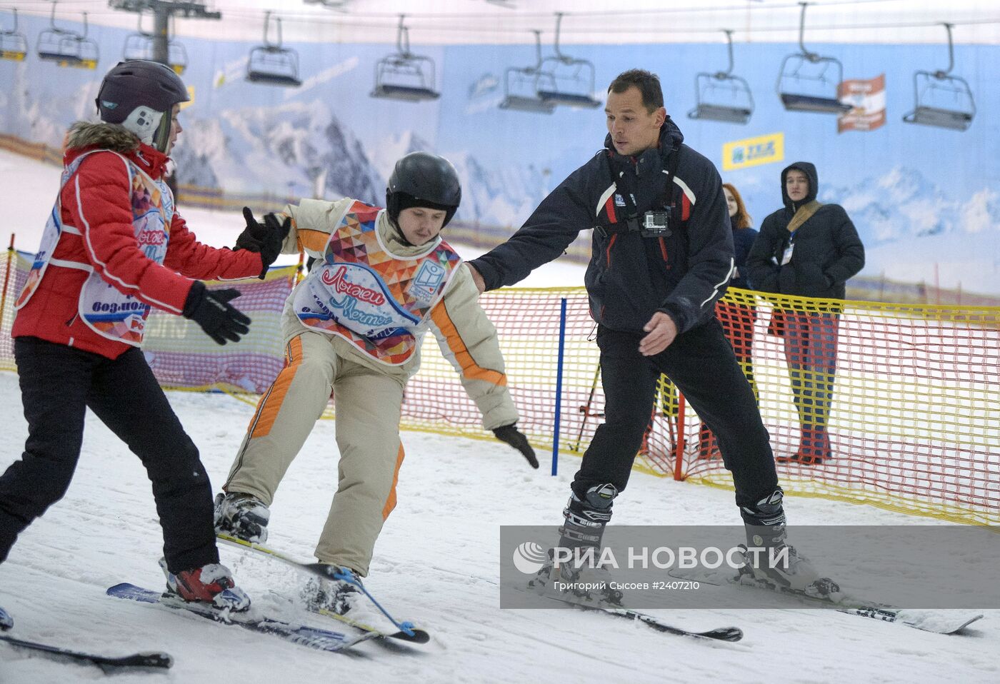 Российские футболисты приняли участие в акции "Лыжи мечты"