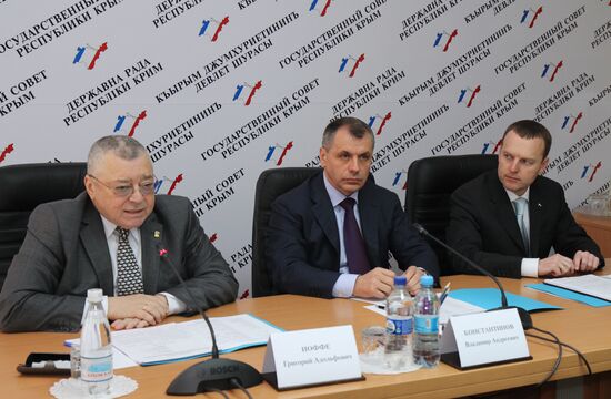 Заседание комиссии по разработке проекта новой конституции Республики Крым