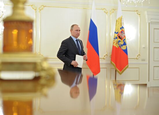 В.Путин провел совещание с полпредами президента в федеральных округах