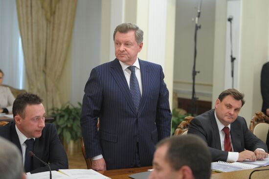 В.Путин провел совещание с полпредами президента в федеральных округах