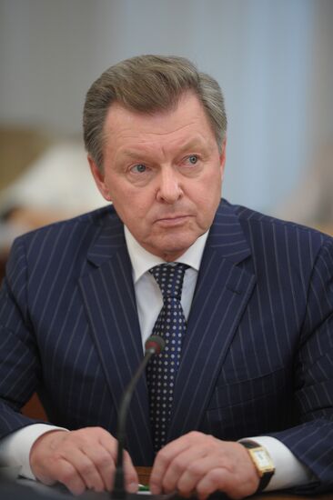 В.Путин провел совещание с полпредами президента в федеральных округах