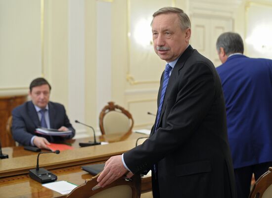 В.Путин провел совещание с полпредами президента в федеральных округах