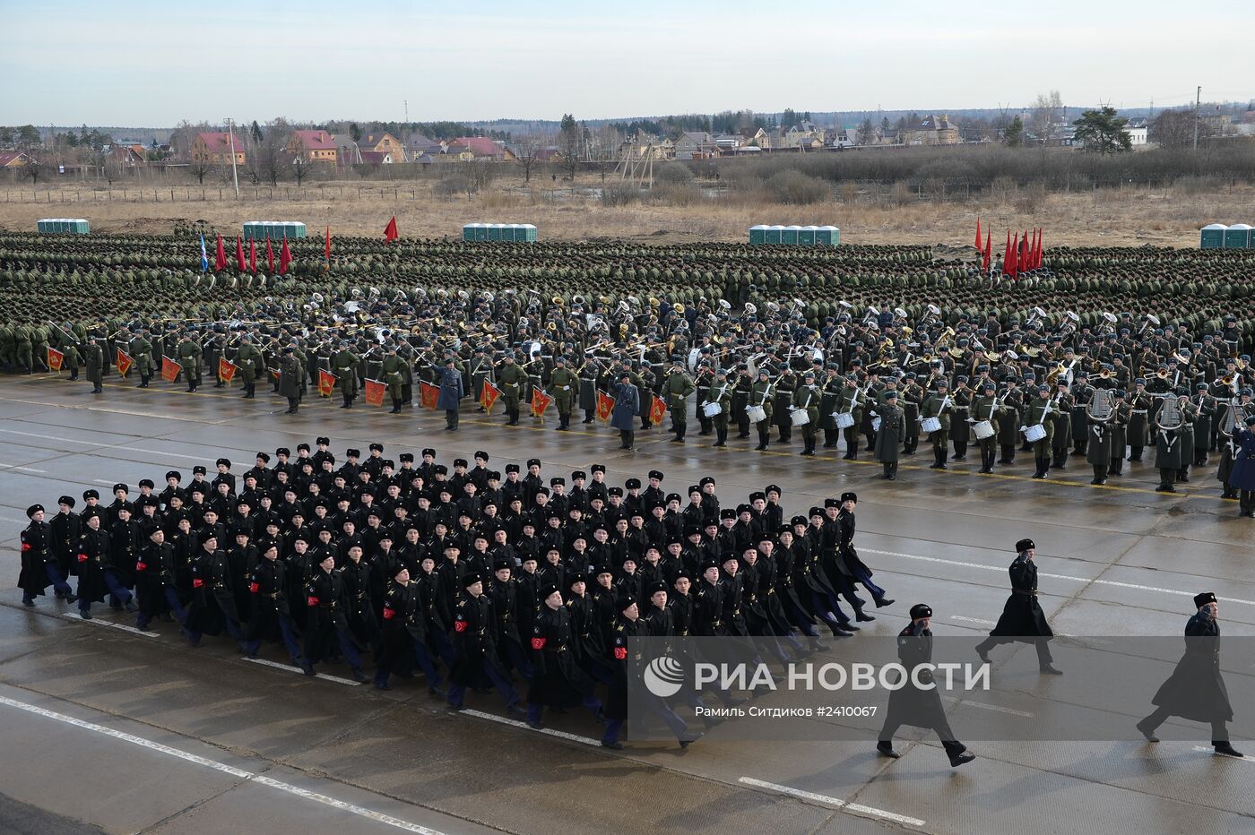 Совместная тренировка пеших и механизированных колонн перед Парадом Победы