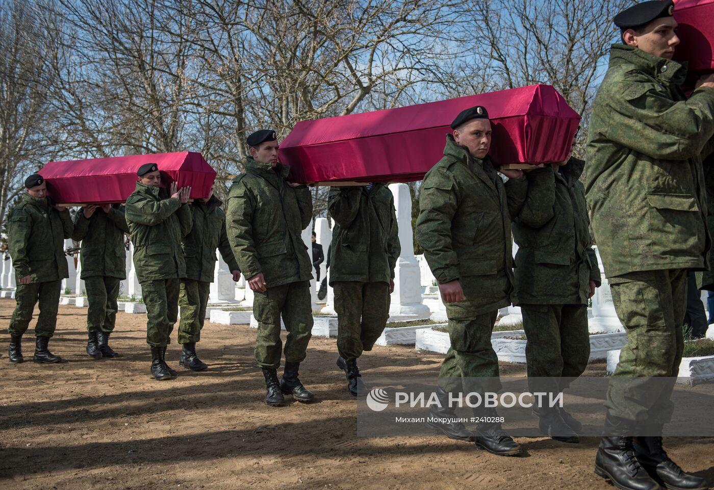 Перезахоронение советских воинов, погибших во время Великой Отечественной войны в Керчи