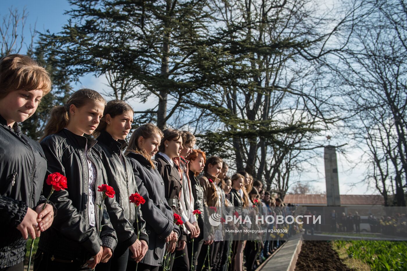Перезахоронение советских воинов, погибших во время Великой Отечественной войны в Керчи