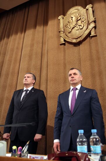 Парламент Крыма принял новую конституцию республики