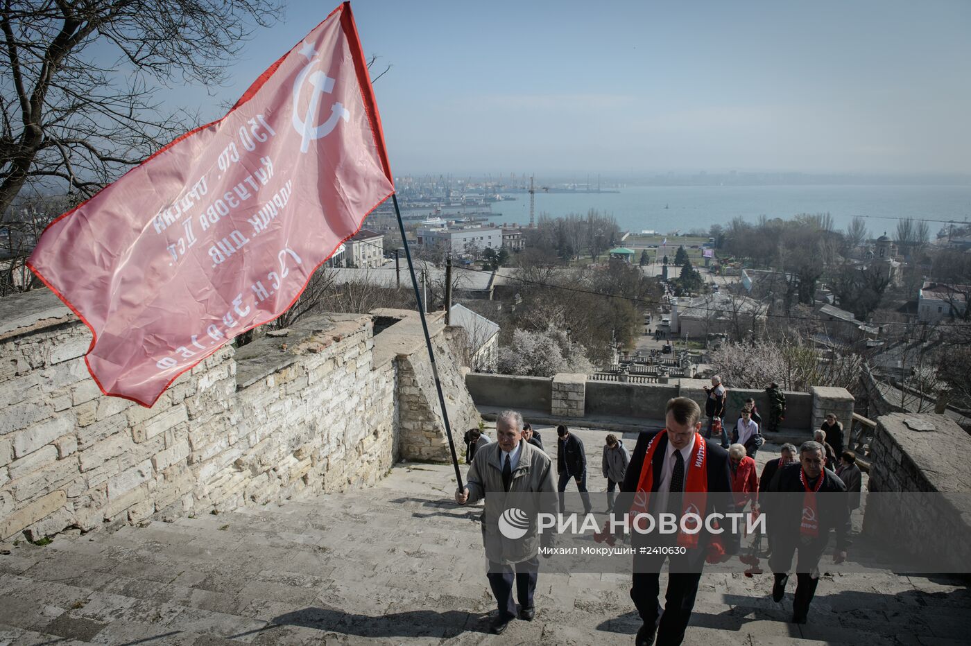 Водружение флага на гору Митридат в Керчи