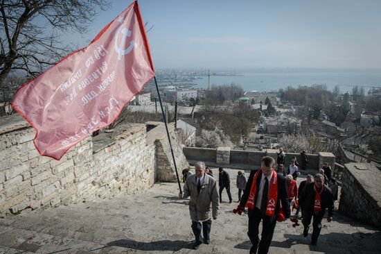 Водружение флага на гору Митридат в Керчи