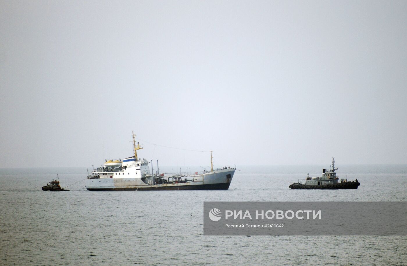 Ракетный катер ВМСУ "Прилуки" и танкер "Фастов" покинули Севастополь