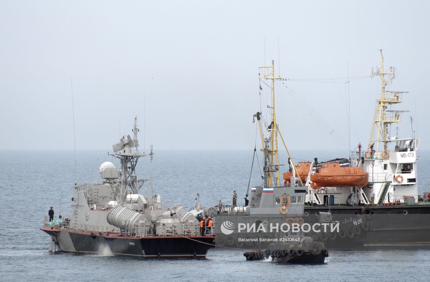 Ракетный катер ВМСУ "Прилуки" и танкер "Фастов" покинули Севастополь